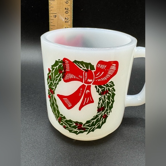 Vintage 70’s Glasbake Christmas Wreath Milk Glass Coffee Cup Mug Holiday - Picture 2 of 5